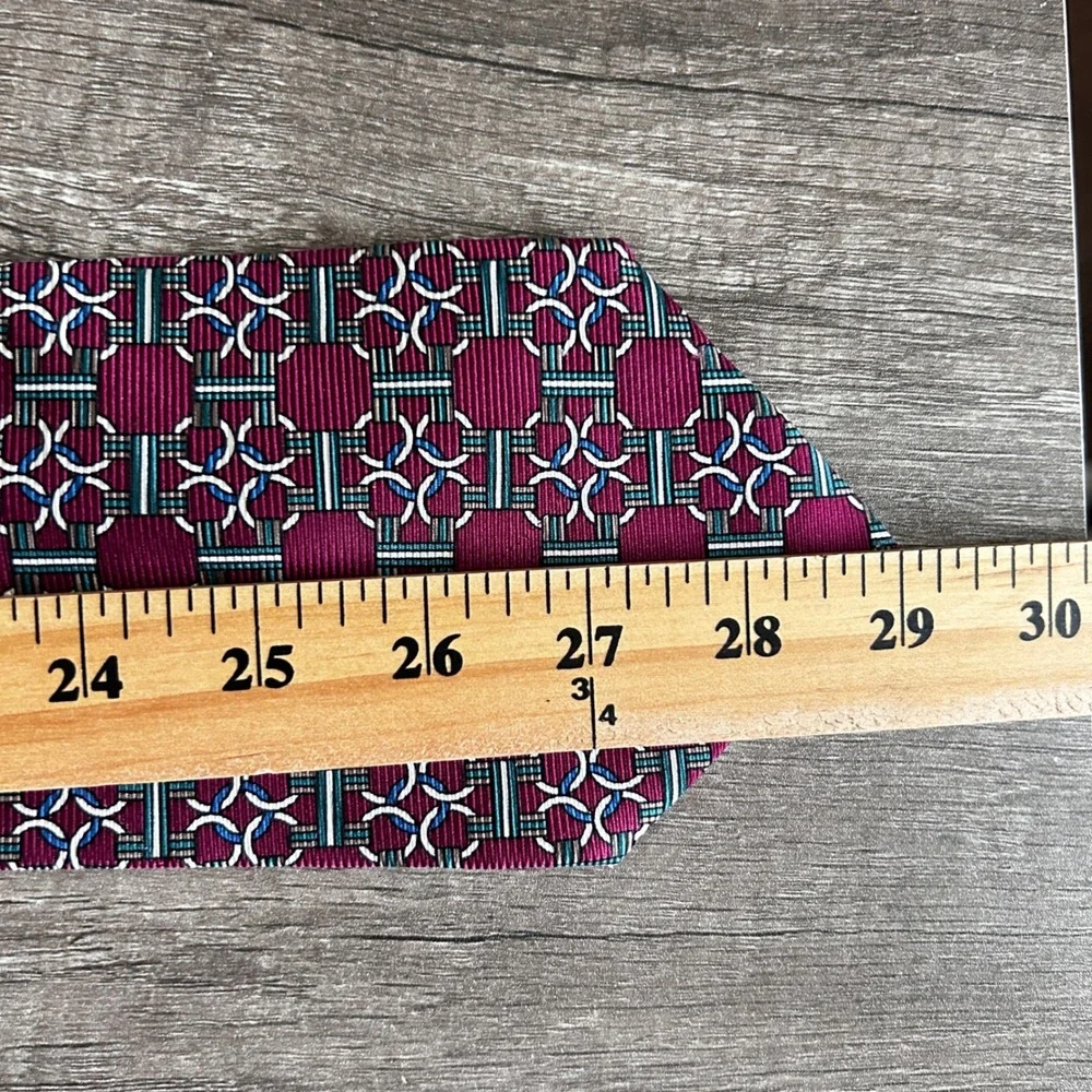 Vintage 417 Van Heusen Mens Silk Tie Red Geometric Pattern Classic Retro USA 90s